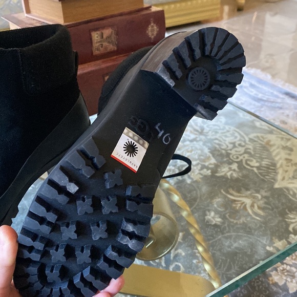 Woman lace up uggs boots - Picture 11 of 17